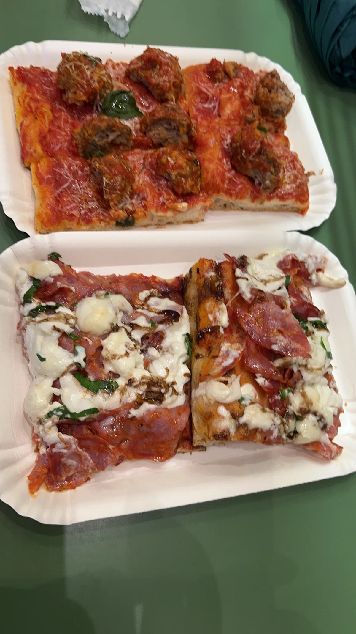 本地特色薄底披萨，意式的纯粹感 🍕 拍摄于 %!s(<nil>). 技术参数: %!s(<nil>), <nil>, f/<nil>, <nil>s, ISO <nil>