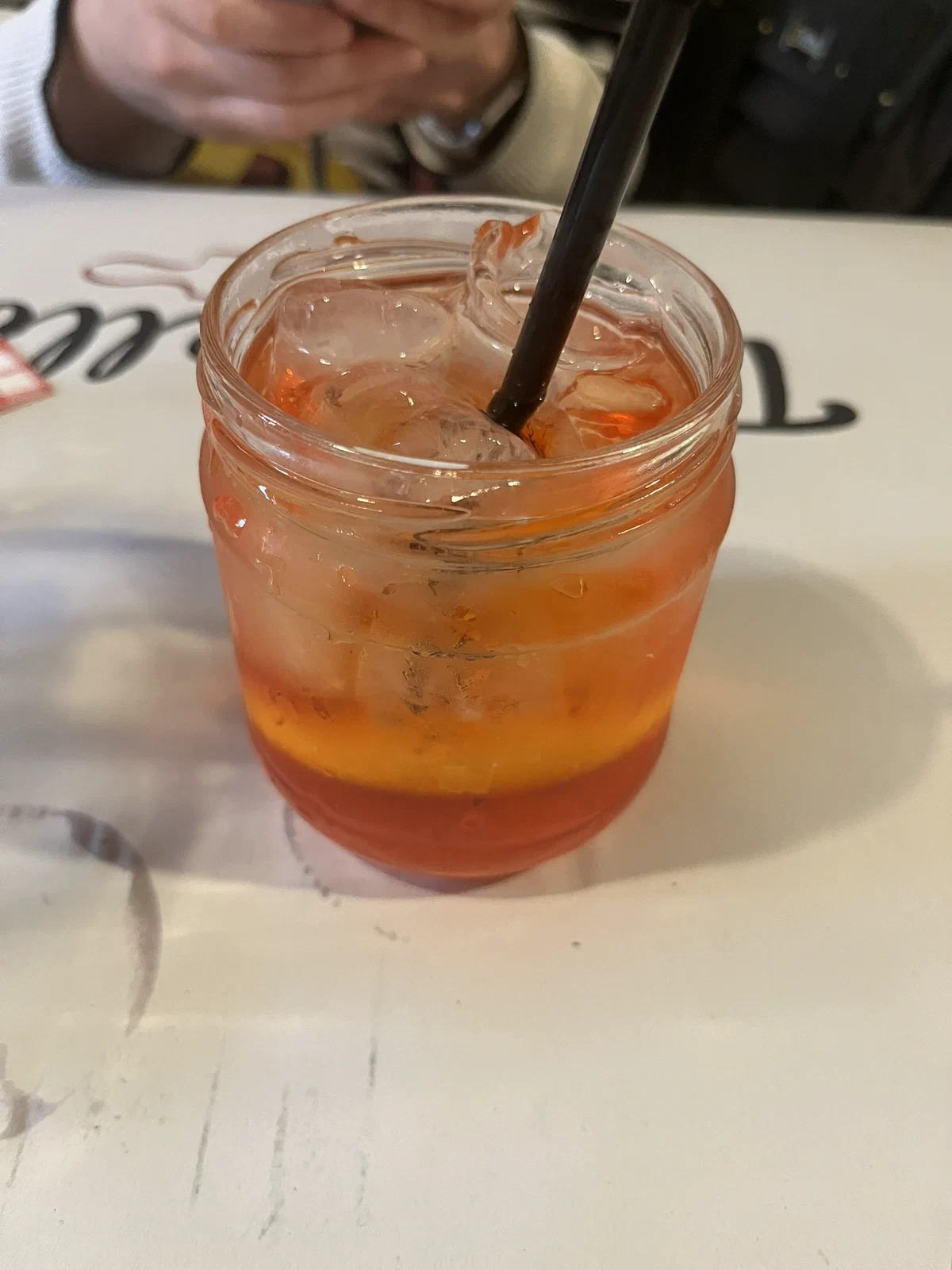 在罗马老城区的餐厅来一杯 Aperol Spritz 🍹 拍摄于 %!s(<nil>). 技术参数: %!s(<nil>), <nil>, f/<nil>, <nil>s, ISO <nil>